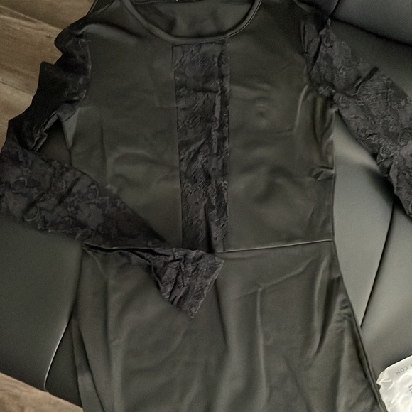 Contrast Lace Bodycon Dress - Picture 3 of 4